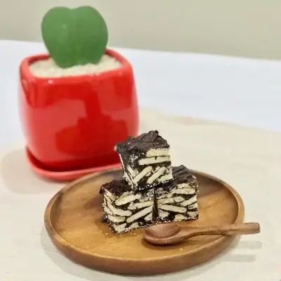 EGGLESS KEK BATIK by Mad About Choc