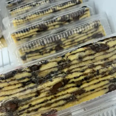 Kek Lapis Premium Cadbury