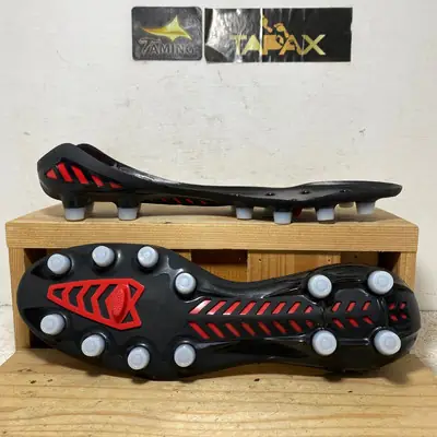 Toktik Hot Style Tapak Kasut Bola Putih