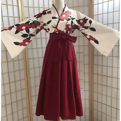 Tradisional Kimono Kimono Wanita Berpakaian Baju Mandi Jepun dan Angin Bergetar Lengan Ortodoks